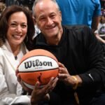 Kamala Harris asiste al juego de Los Angeles Sparks y le da al equipo un discurso insufrible e inspirador