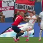 El VAR anula un gol a Noruega por un empujón holandés antes de sacar un córner… y hay que repetirlo.