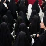 El Vaticano excomulga a obispos y sacerdotes disidentes y advierte a sus seguidores