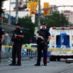 La policía de Toronto busca sospechosos después del tiroteo mortal en un festival: NPR